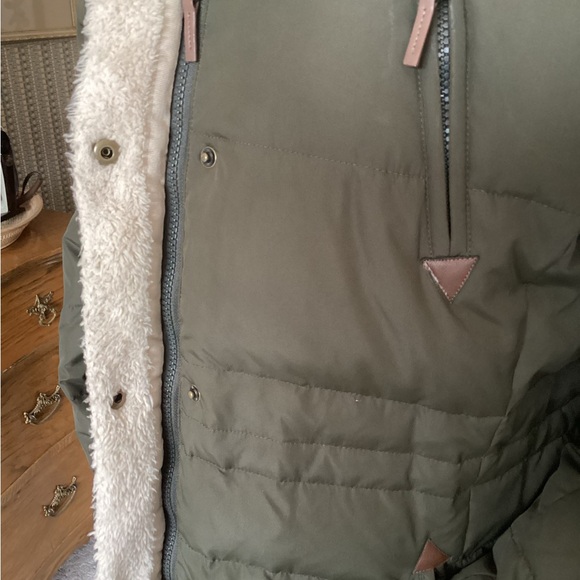 Ralph Lauren Olive Puffer Coat with Faux Fur Hood - Picture 7 of 15